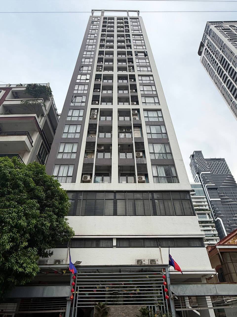 金边 BKK1 公寓突击清查 一锅端牵出人口贩运、电诈、非法居留三重大案