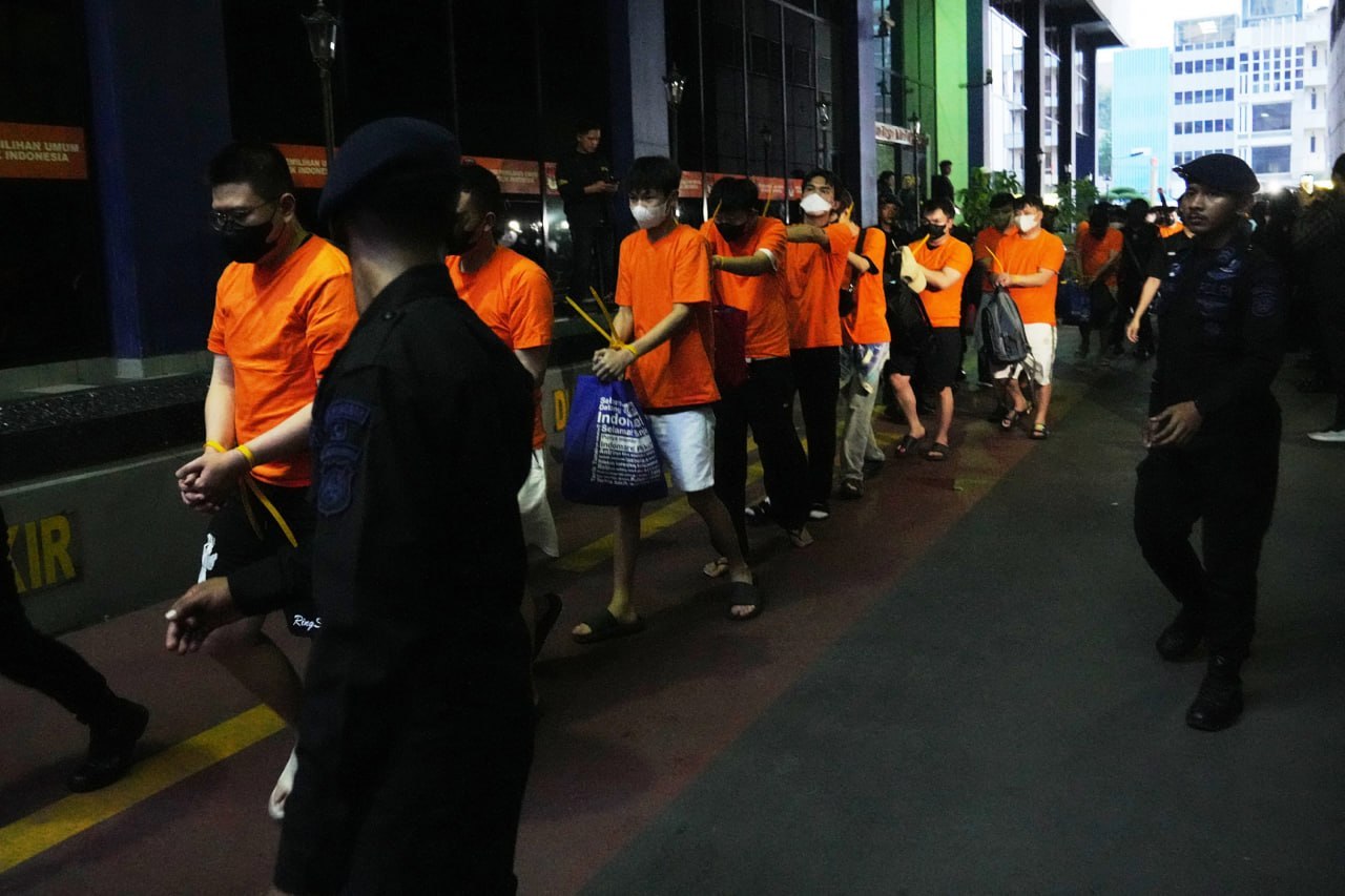 印尼雅加达雷霆突袭 321 名跨国网赌 “狗推” 落网 创近年最大规模清剿